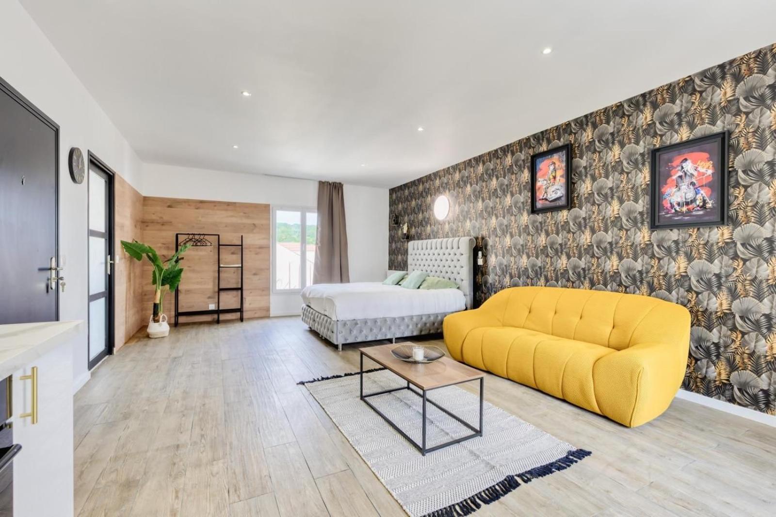 Studio 1 Coubron Luaran gambar