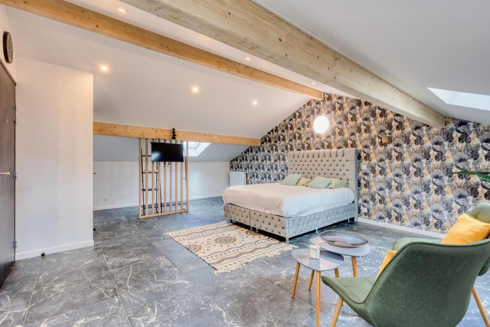 Studio 1 Coubron Luaran gambar