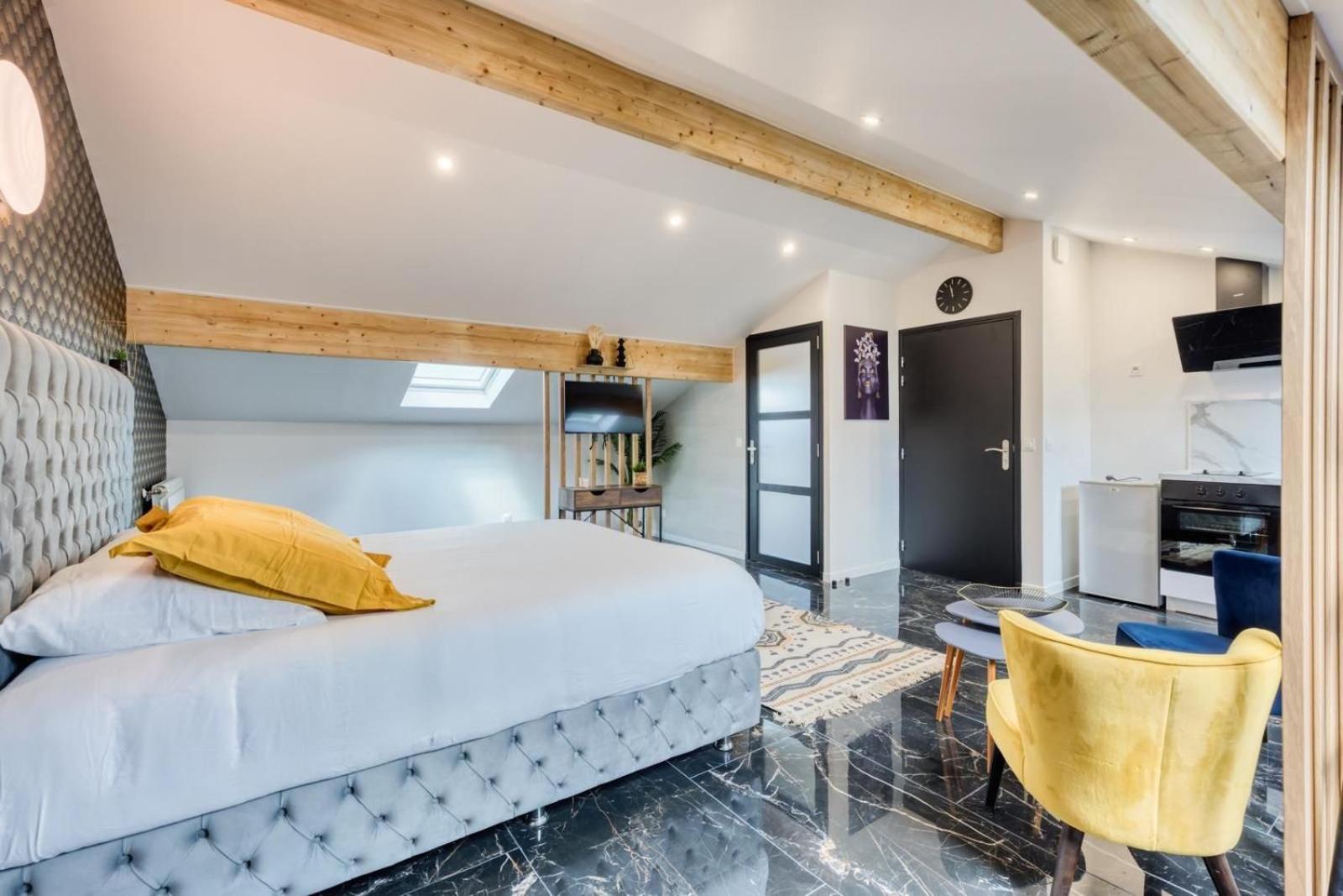 Studio 1 Coubron Luaran gambar