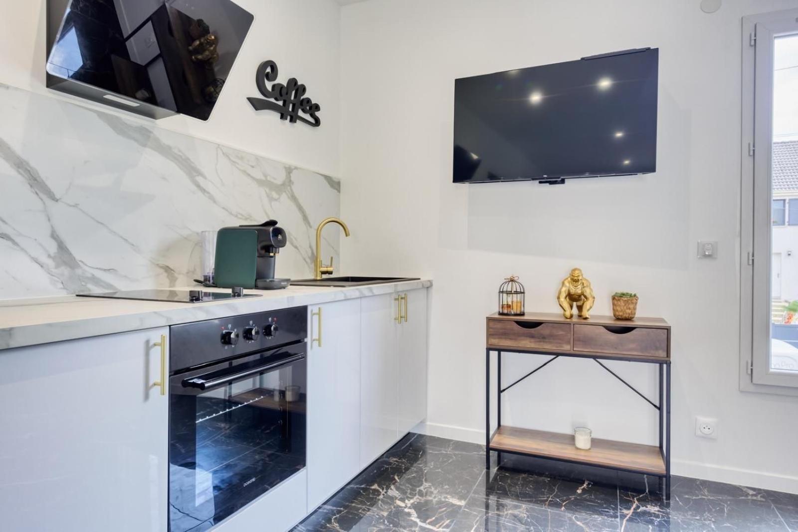 Studio 1 Coubron Luaran gambar