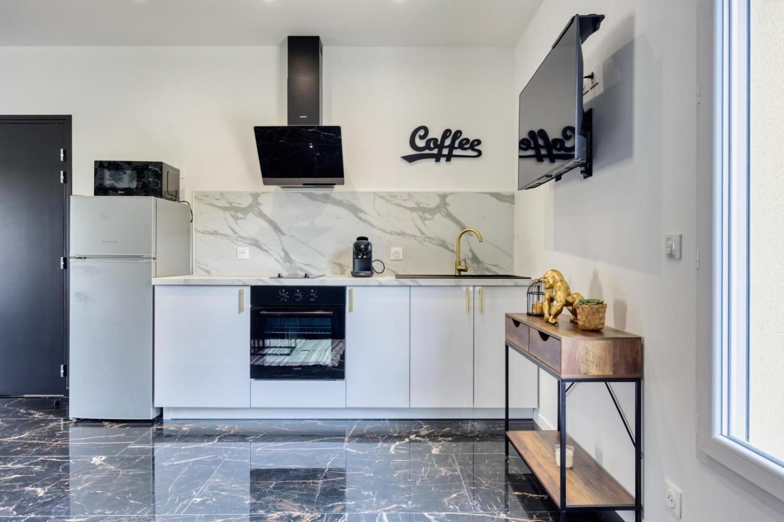 Studio 1 Coubron Luaran gambar