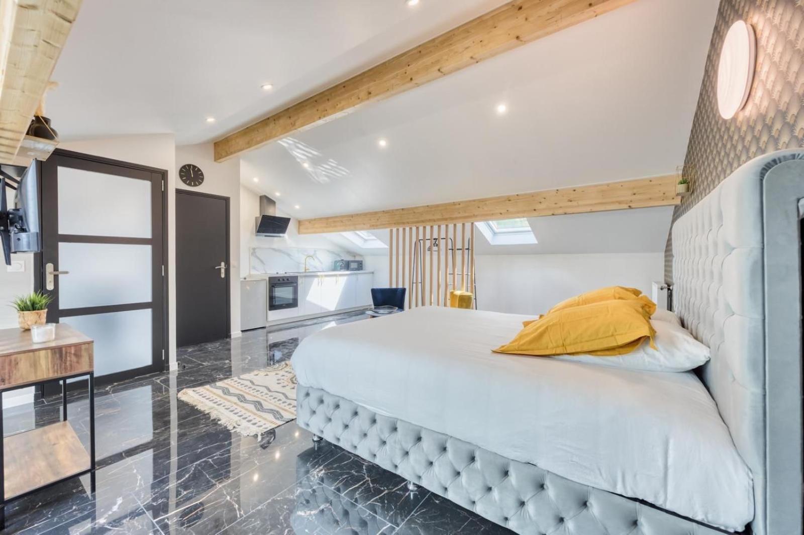Studio 1 Coubron Luaran gambar