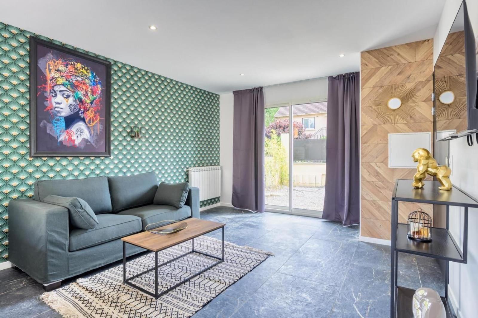 Studio 1 Coubron Luaran gambar